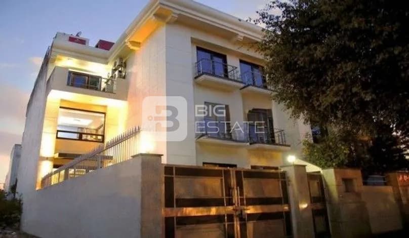 Hotels & Restaurant
