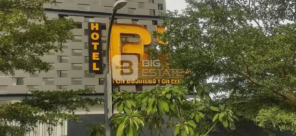 Hotels & Restaurants