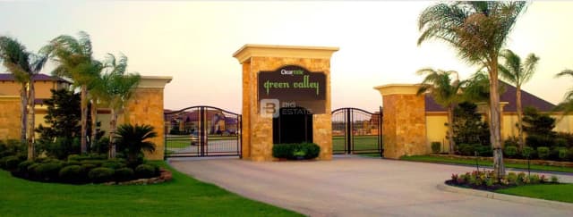Clear Green Valley Plots