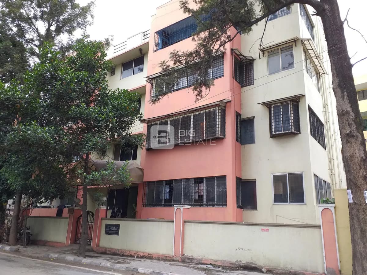 Lake Front Apartment 1