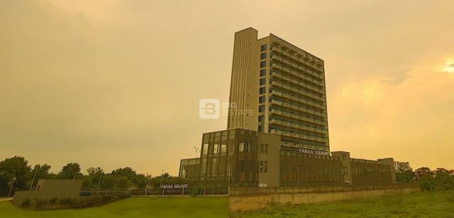 Paras Square