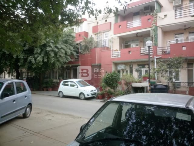 DLF Pink Town House