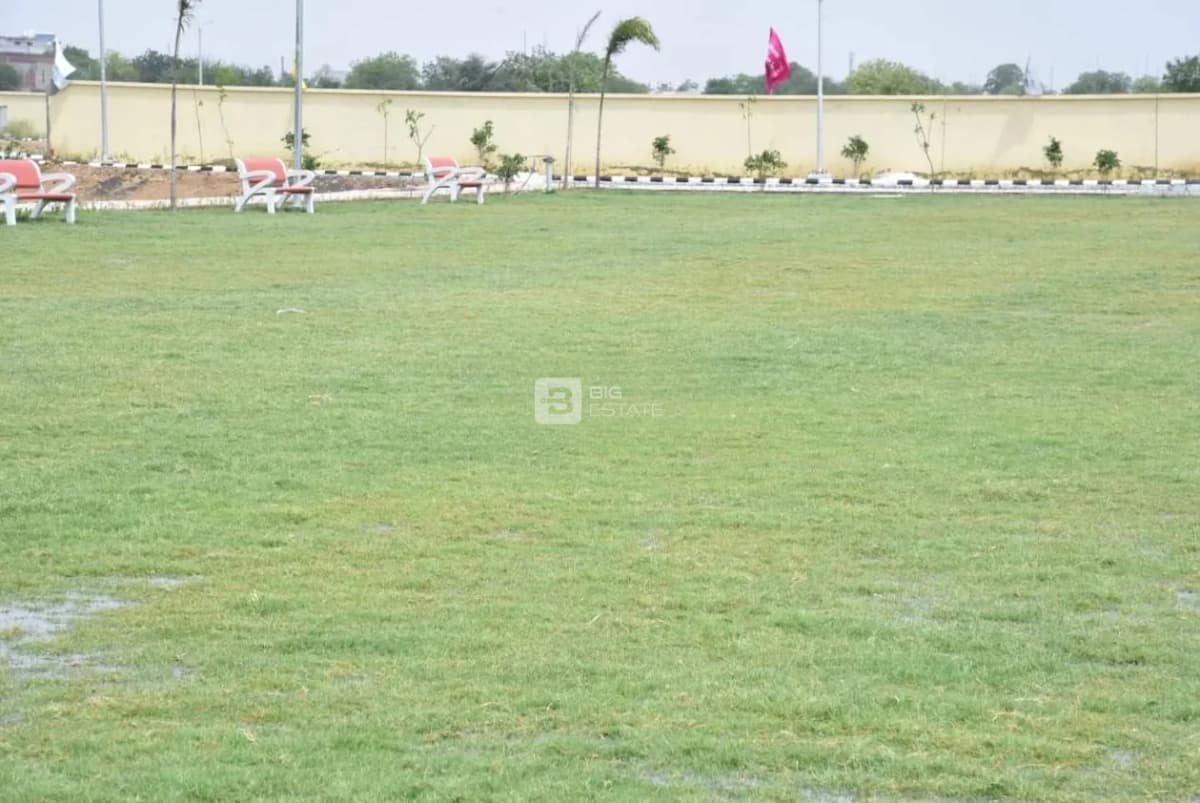 Praise Construction Green 1