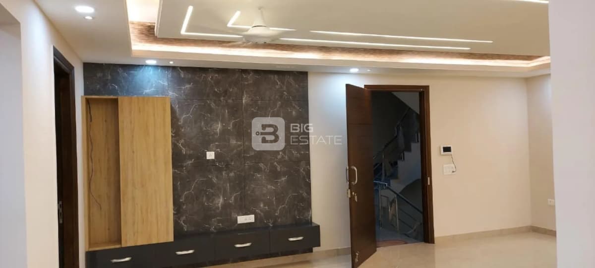 Raheja DLF City Floors 1