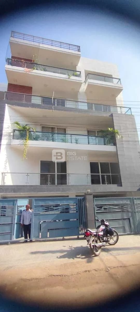 TGS Luxury Builder Floor TGS Realtors 375